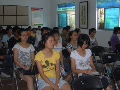 東南社區(qū)舉辦信息新聞報(bào)道培訓(xùn)活動 提升居民新聞素養(yǎng)與傳播能力